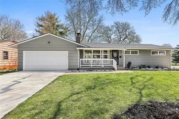 8025 Maple ST, Prairie Village, KS 66208