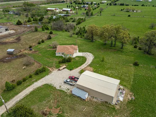 2572 Woodson RD, Baldwin City, KS 66006