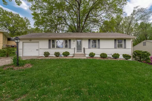 8815 E 84 ST, Raytown, MO 64138