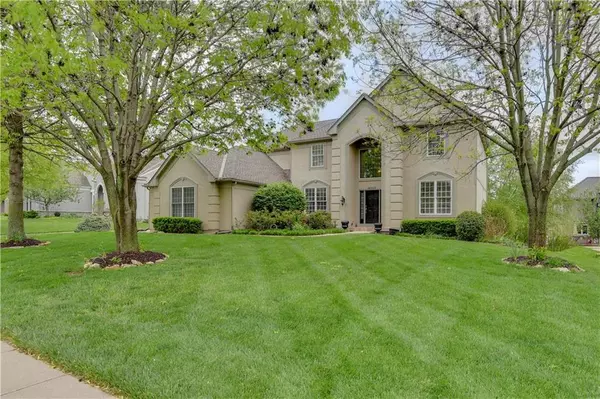 Leawood, KS 66224,14313 Howe DR