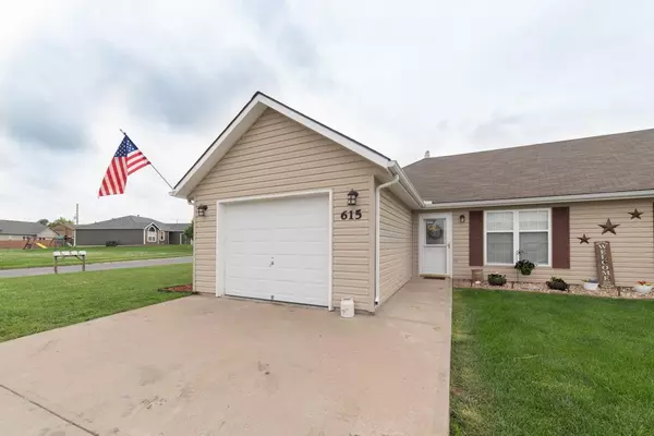 615 Meadowbrook CT, Wellsville, KS 66092