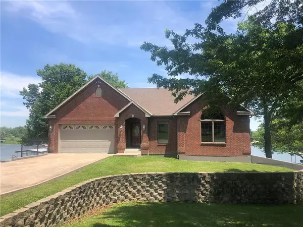 1746 Lake Viking TER, Gallatin, MO 64640