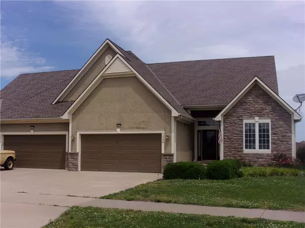 1228 Cottonwood, Paola, KS 66071