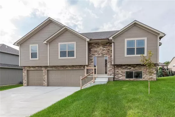 999 Sycamore, Grain Valley, MO 64029