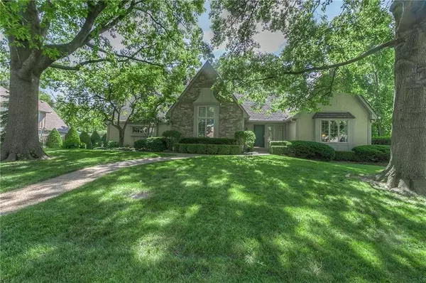 10205 Mohawk, Leawood, KS 66206