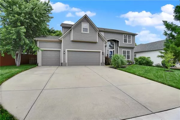 17940 W 158th CT, Olathe, KS 66063