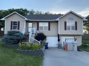 19310 Diamond LN, Smithville, MO 64468