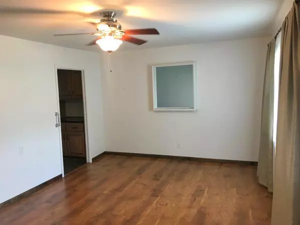 Excelsior Springs, MO 64024,903 Magnolia West