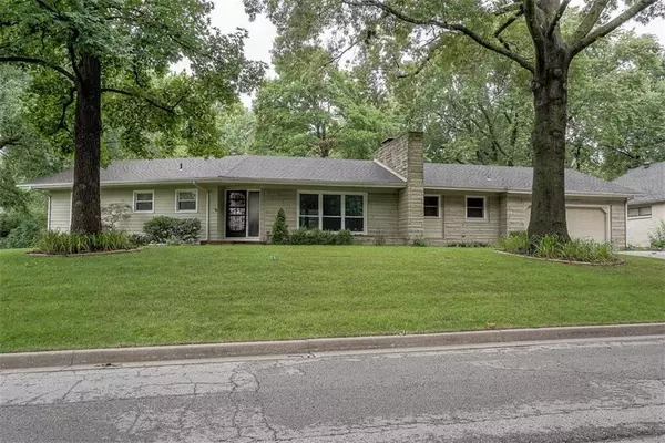 5008 Howe, Roeland Park, KS 66205