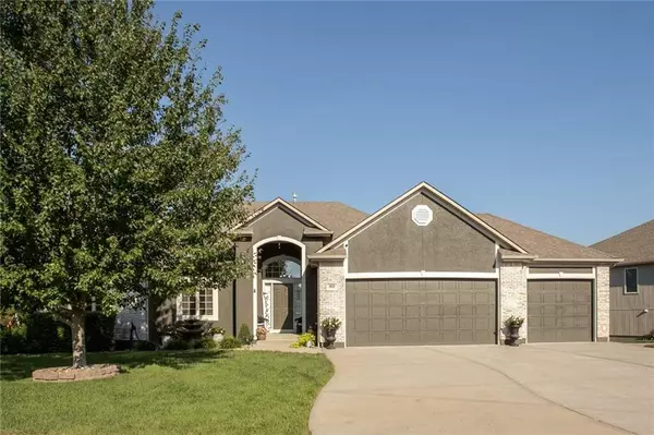 1610 Hedgewood, Grain Valley, MO 64029