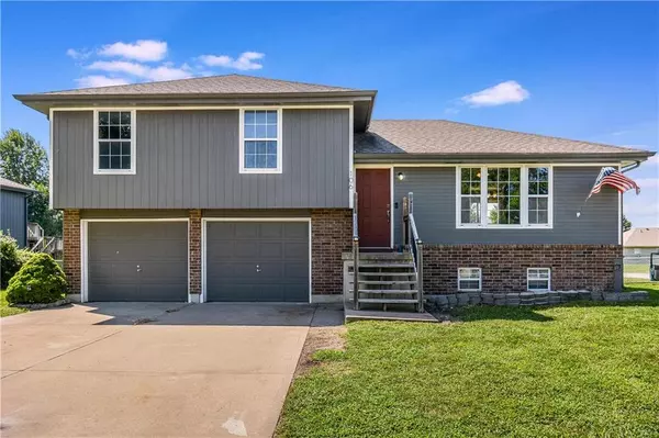 106 Amanda, Grain Valley, MO 64029