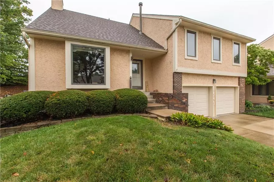 8543 LONG, Lenexa, KS 66215