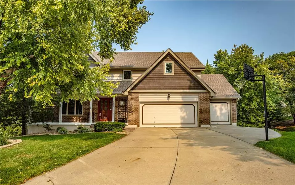 2400 Emerald Creek, Blue Springs, MO 64015