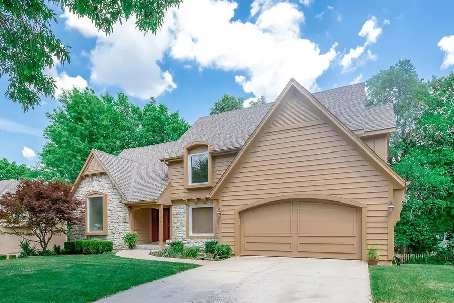 12713 El Monte, Leawood, KS 66209