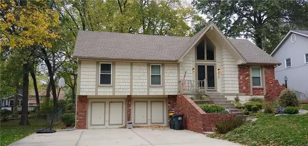 6725 Mirror Lake, Parkville, MO 64152