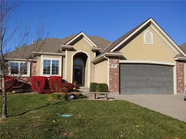 808 Cedar, Grain Valley, MO 64029