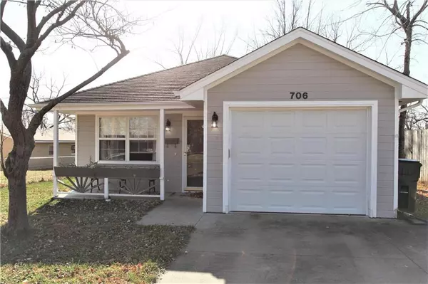 706 Dryden, Odessa, MO 64076