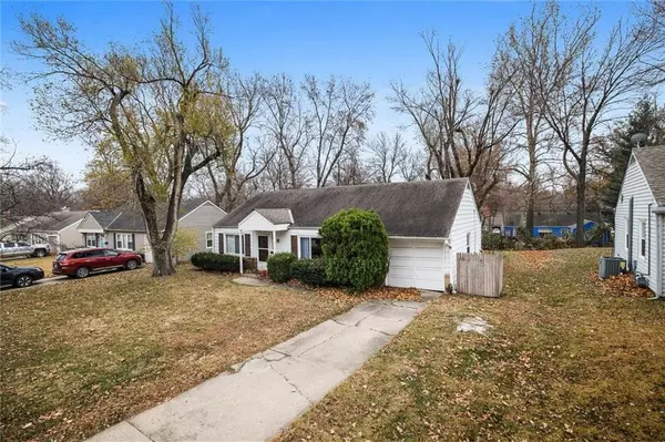 2517 76th, Prairie Village, KS 66208