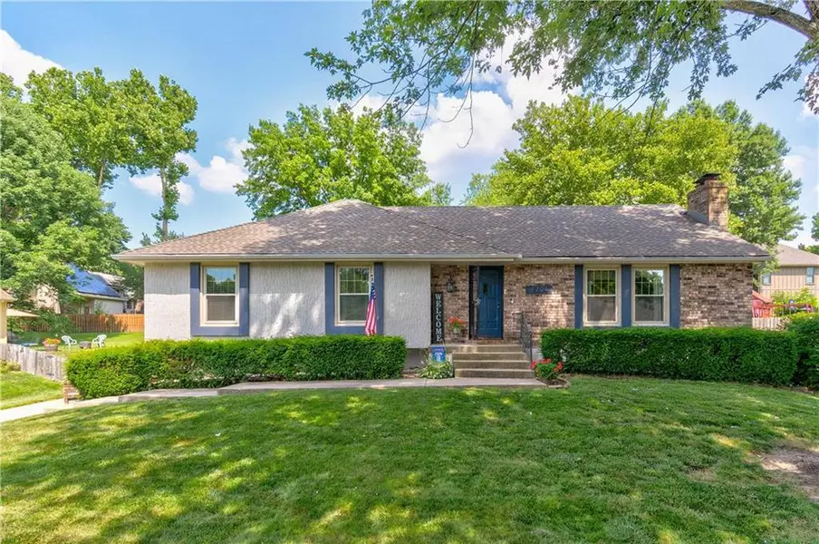 1704 4th, Blue Springs, MO 64014