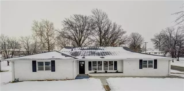 3301 Chatham, St Joseph, MO 64506