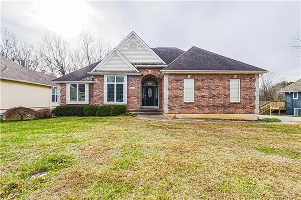 2102 Park, Blue Springs, MO 64015