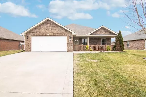 209 Lindsey, Grain Valley, MO 64029