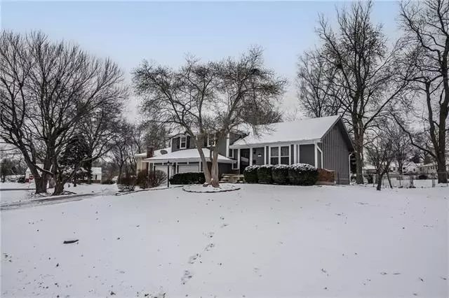 12111 56TH, Shawnee, KS 66216