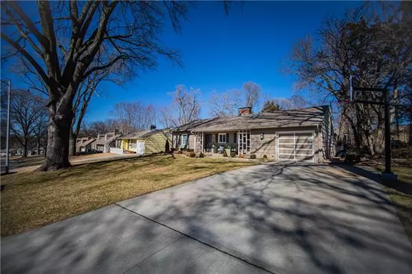 4812 78th, Prairie Village, KS 66208