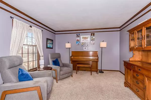 Overland Park, KS 66212,9912 Wedd