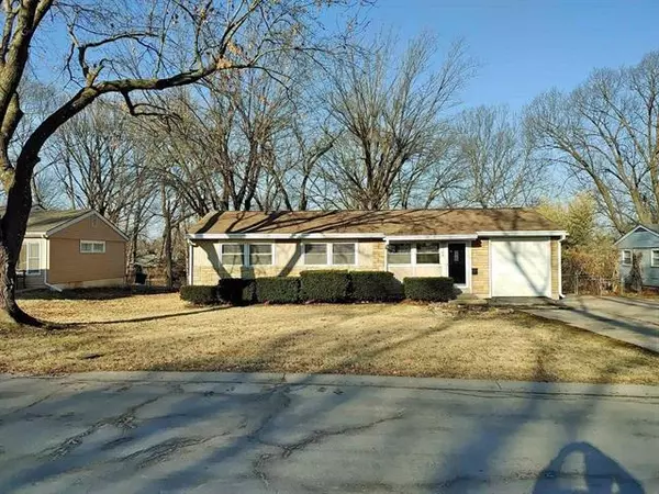 6108 Charlotte, Gladstone, MO 64118