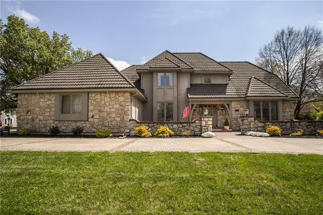 12109 Wenonga, Leawood, KS 66209