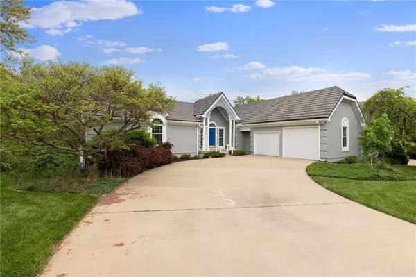 13516 56th, Shawnee, KS 66216