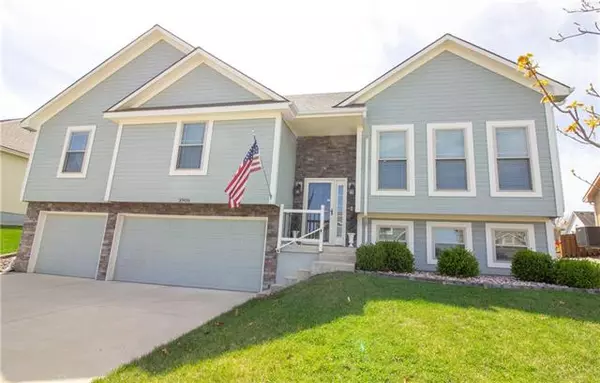 3908 Briarwood Oaks, Blue Springs, MO 64015