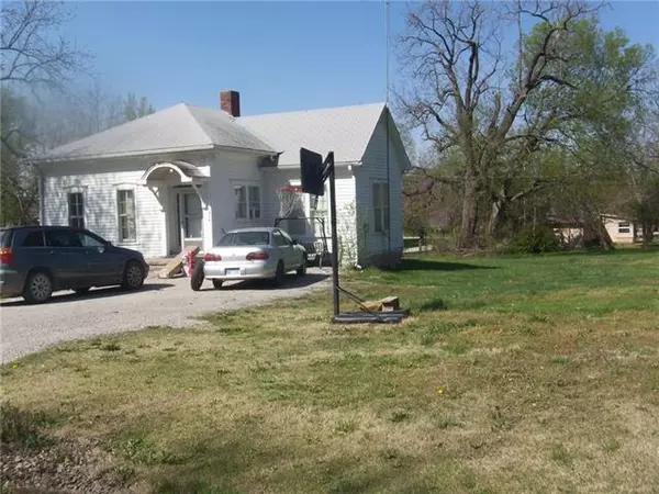 214 S 4th ST, Mound City, KS 66056