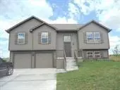 8823 NE Paw Paw DR, Kansas City, MO 64157