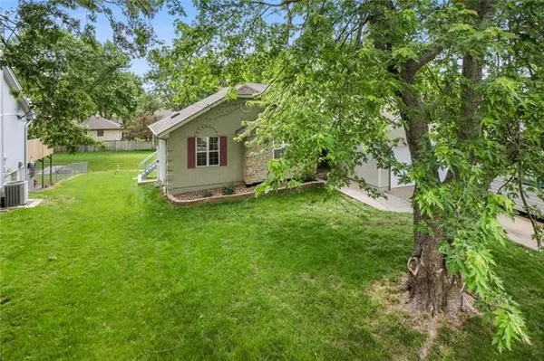 207 Darrowby, Raymore, MO 64083