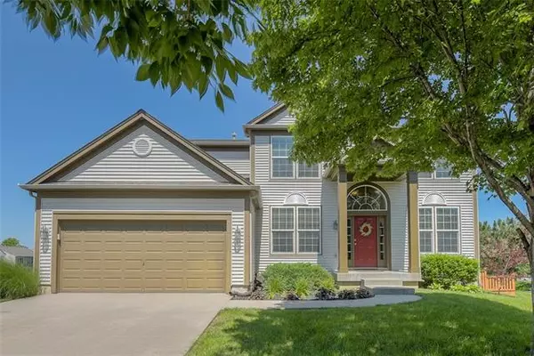 8730 Sunray, Lenexa, KS 66227