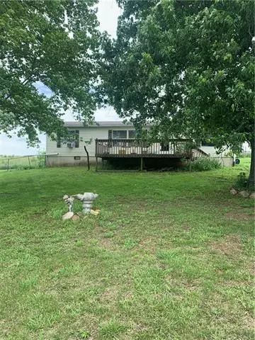 24892 Garrett, Mclouth, KS 66054