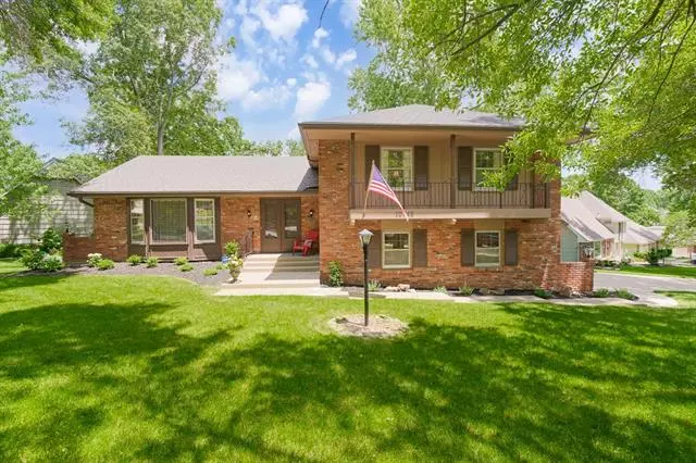 10748 Bridlespur, Kansas City, MO 64114