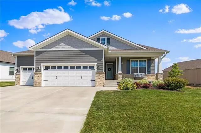 8923 Sunray, Lenexa, KS 66227