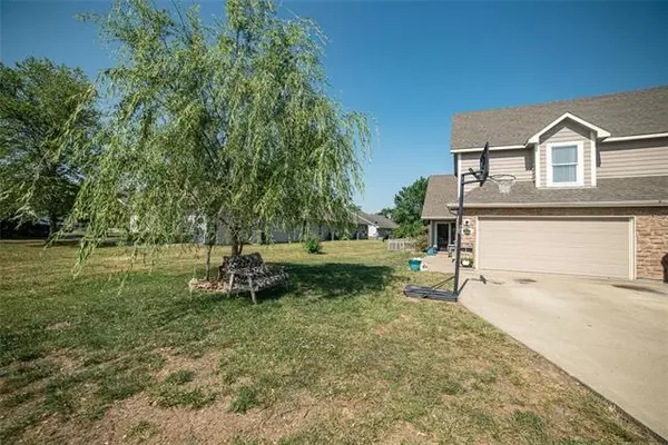 809 Deer Ridge, Baldwin City, KS 66006