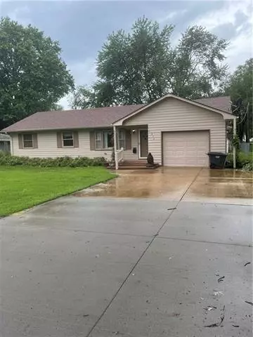 212 S Elm ST, Wellsville, KS 66092