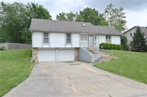 Parkville, MO 64152,6205 Pine Ridge