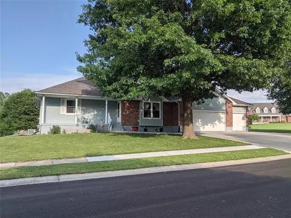 805 Nelson, Grain Valley, MO 64029