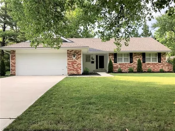 6308 100th, Overland Park, KS 66212