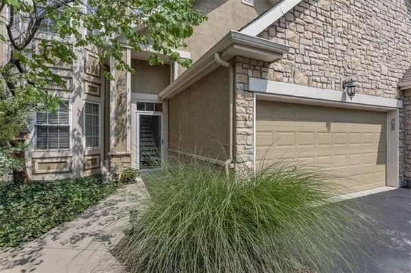 4522 W 159th TER #220, Overland Park, KS 66085