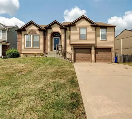 1827 Fredrickson, Olathe, KS 66061