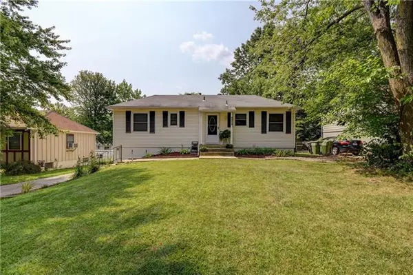 2512 Kingsridge, Blue Springs, MO 64015