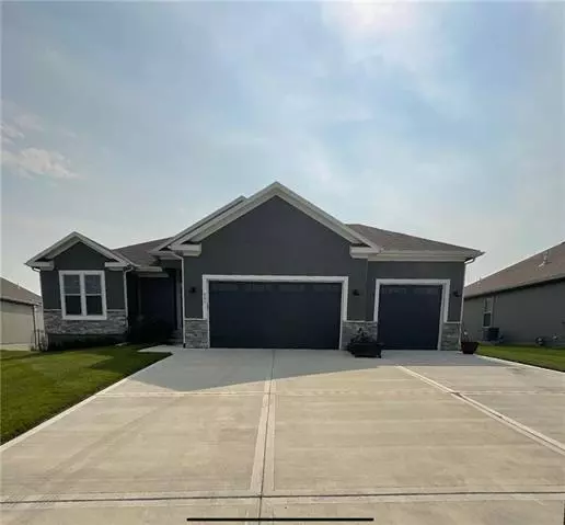 651 Crestview, Grain Valley, MO 64029