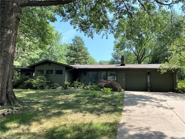 7629 Tomahawk, Prairie Village, KS 66208